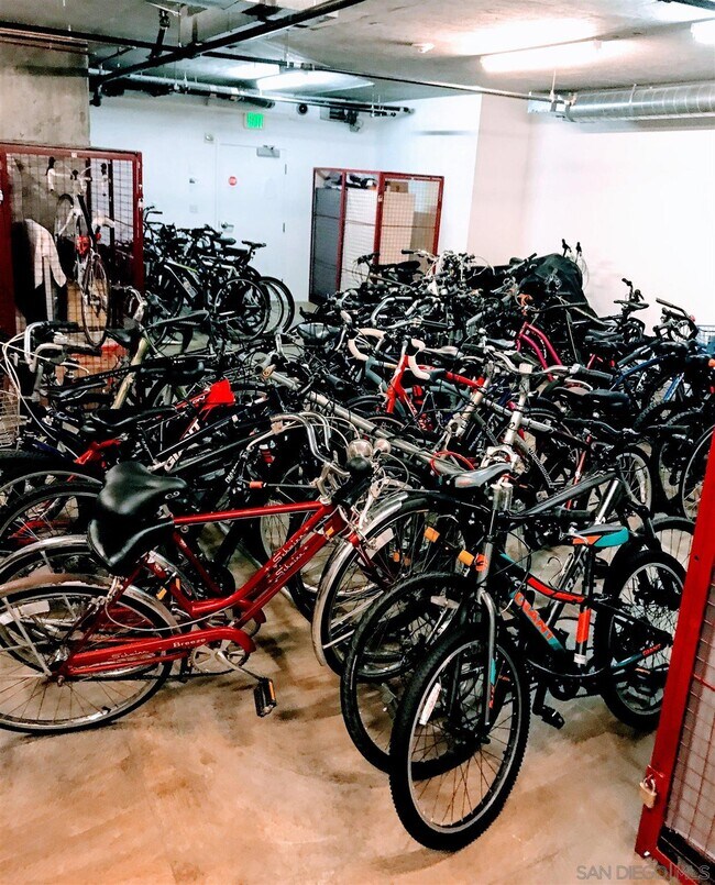 Building Photo - 475 Redwood St