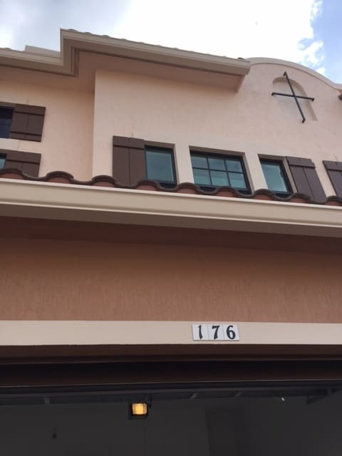 Building Photo - 176 SW 127th Terrace