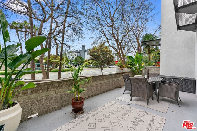 Building Photo - 6400 Crescent Prk E