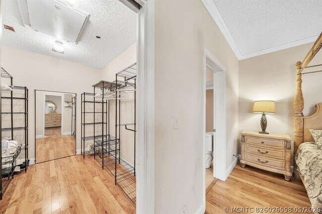 Building Photo - 7644 Elmridge Drive Unit 14U