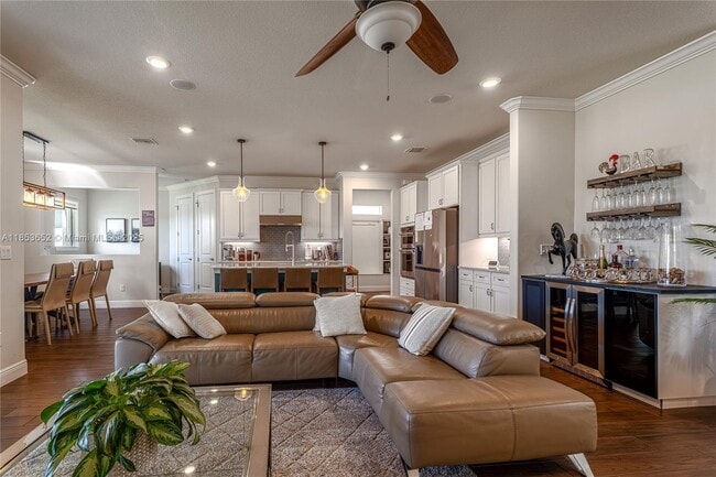 Building Photo - 4658 Greenway Dr
