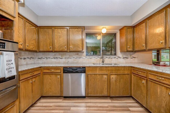 Building Photo - 2710 Yorktown Dr