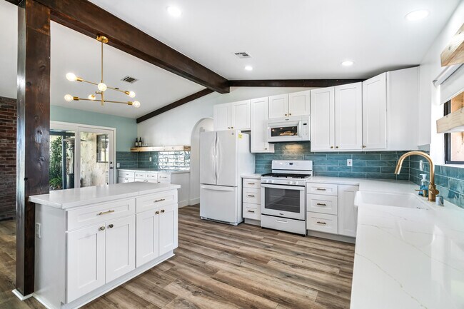 Building Photo - 79990 Camelback Dr