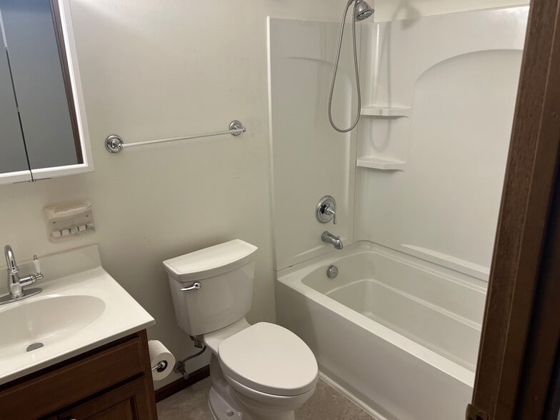 Bath - 41056 Butternut Park Ct