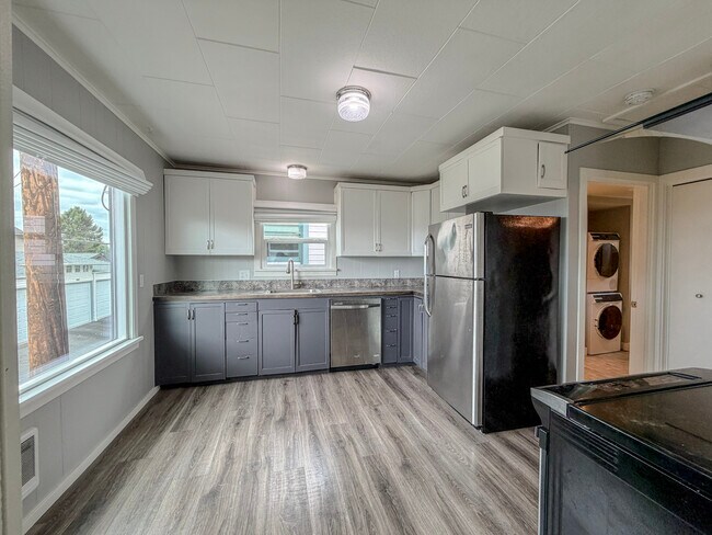Building Photo - 2212 Rucker Ave