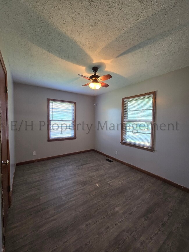 Building Photo - 751 S Governeour Rd
