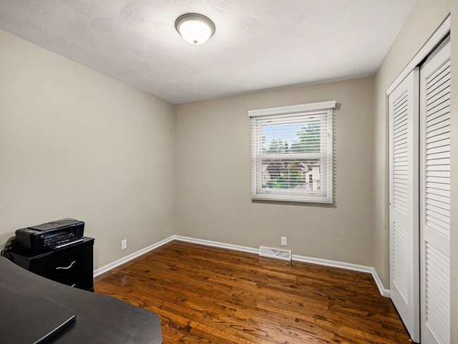 Building Photo - 1801 Sherry Dr
