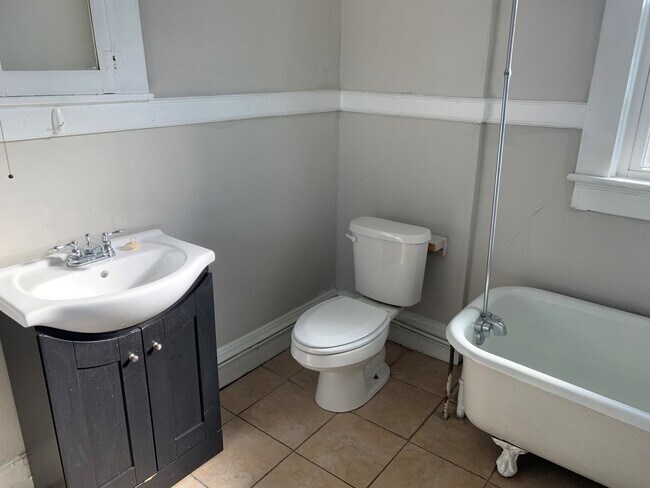 Building Photo - 106 Yeardley Ave