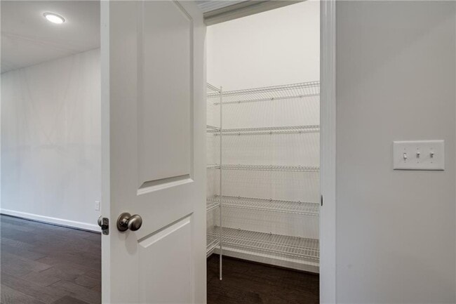 Building Photo - 1095 Lawanna Dr