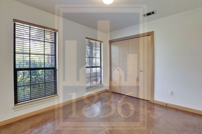 Building Photo - 2305 Balboa Rd