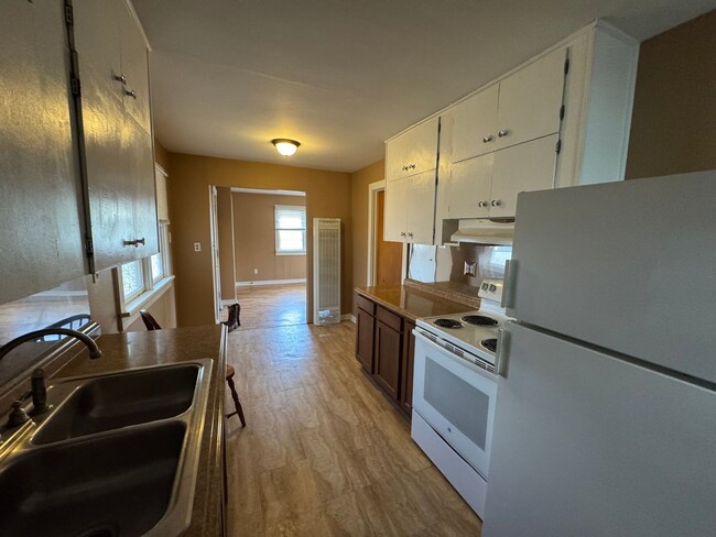 Building Photo - 2 bed 1 bath house.