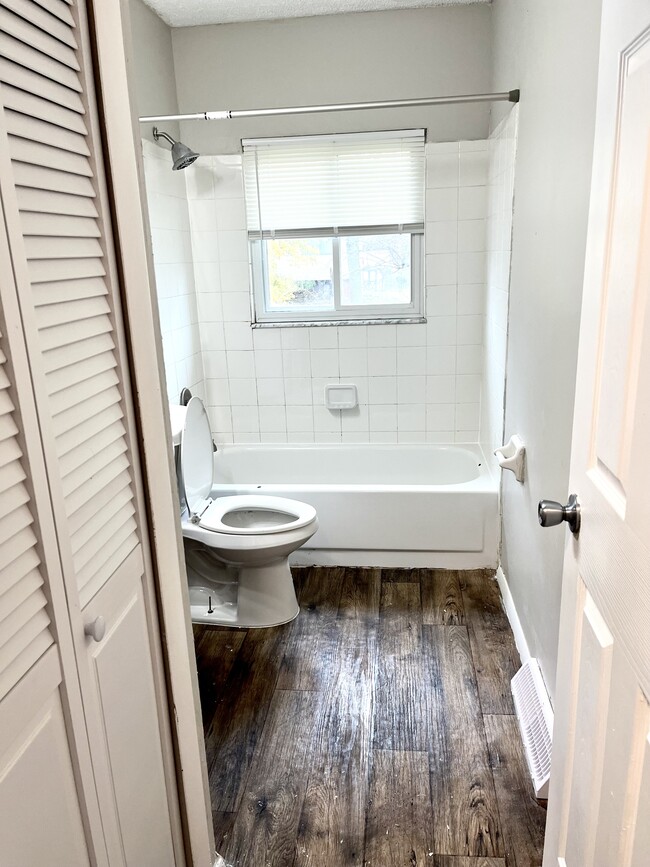 Building Photo - 6390 Firethorn Ave