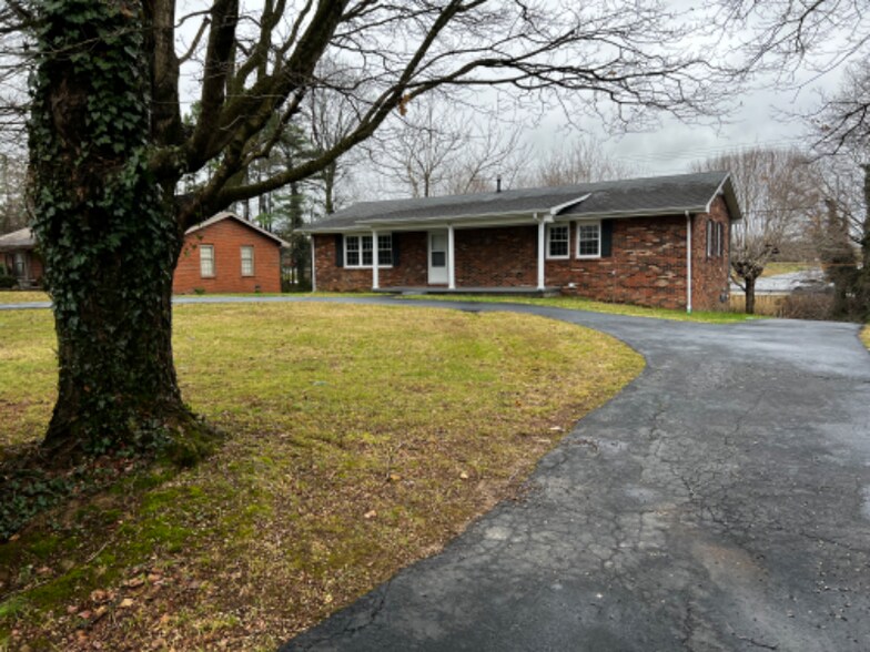 Building Photo - 911 Maplewood St