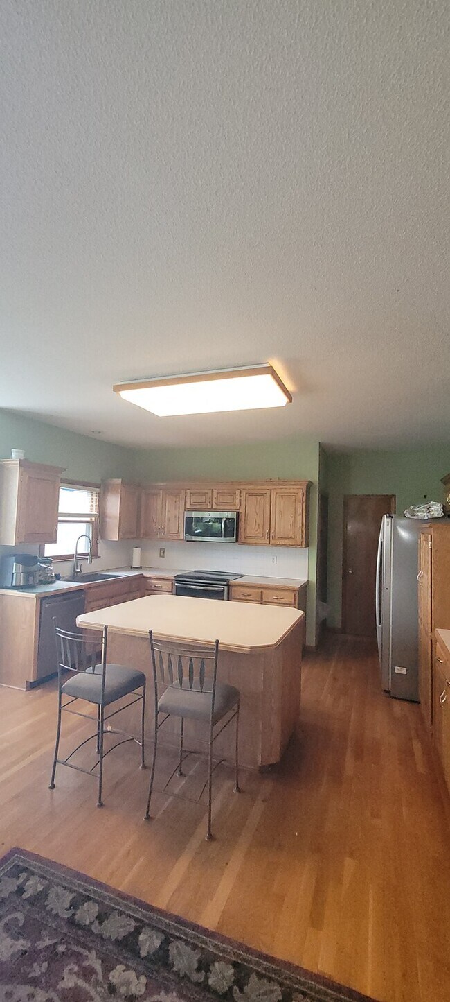 Building Photo - Fruitfully ready for your move in!