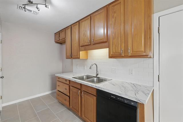 Building Photo - 2925 Portales Dr
