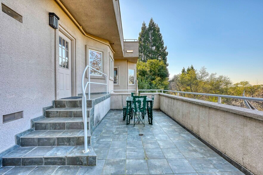 Building Photo - 8985 Vista de Lago Ct