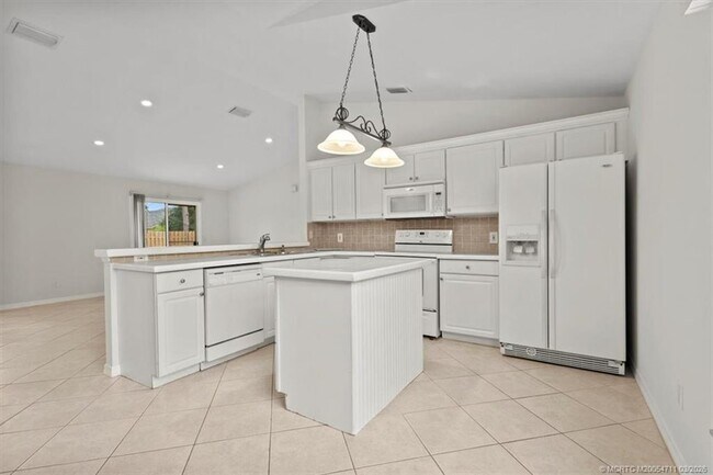 Building Photo - 517 SW College Park Rd