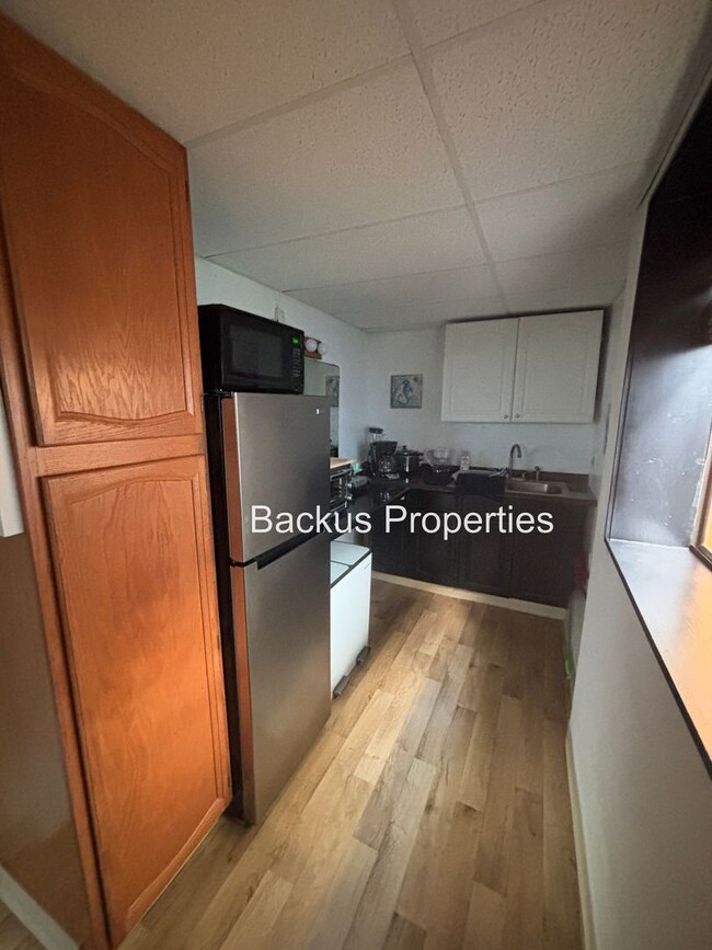 Building Photo - All utilities included in this 1 bedroom u...