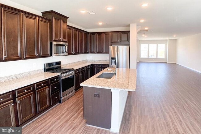 Building Photo - 12854 Cloverleaf Center Drive