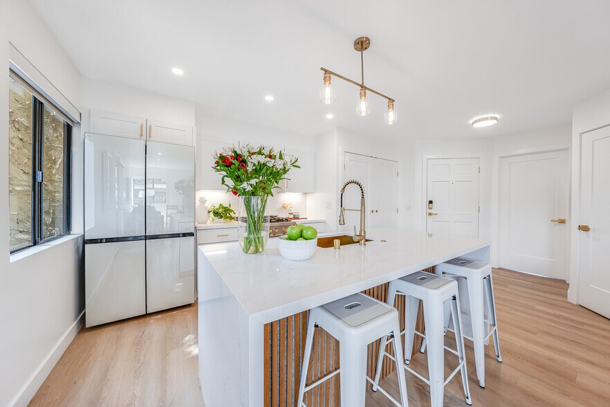 Building Photo - 40 Seacliff Dr