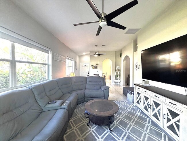 Building Photo - 1759 Fountain View Cir