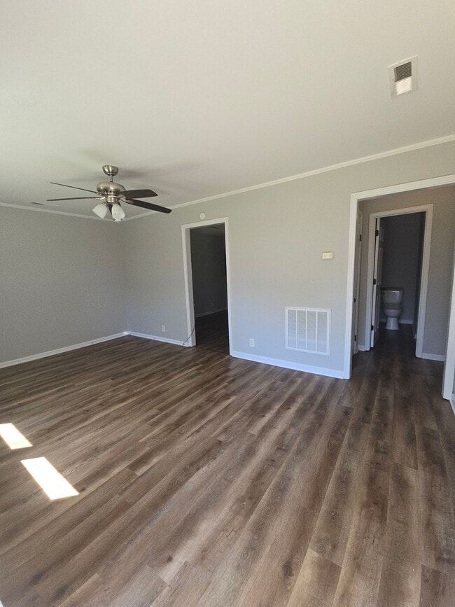 Building Photo - 920 N Monroe Ave