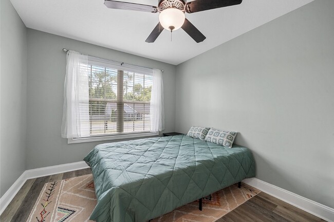 Building Photo - 206 Azalea Dr