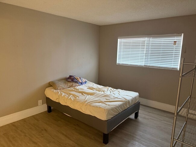 Building Photo - 1 Bedroom 1 Bath In Central Las Vegas