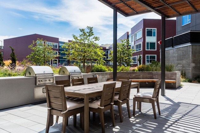 Building Photo - 1000 3rd St