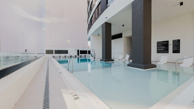 Building Photo - 175 NW 1st Ave