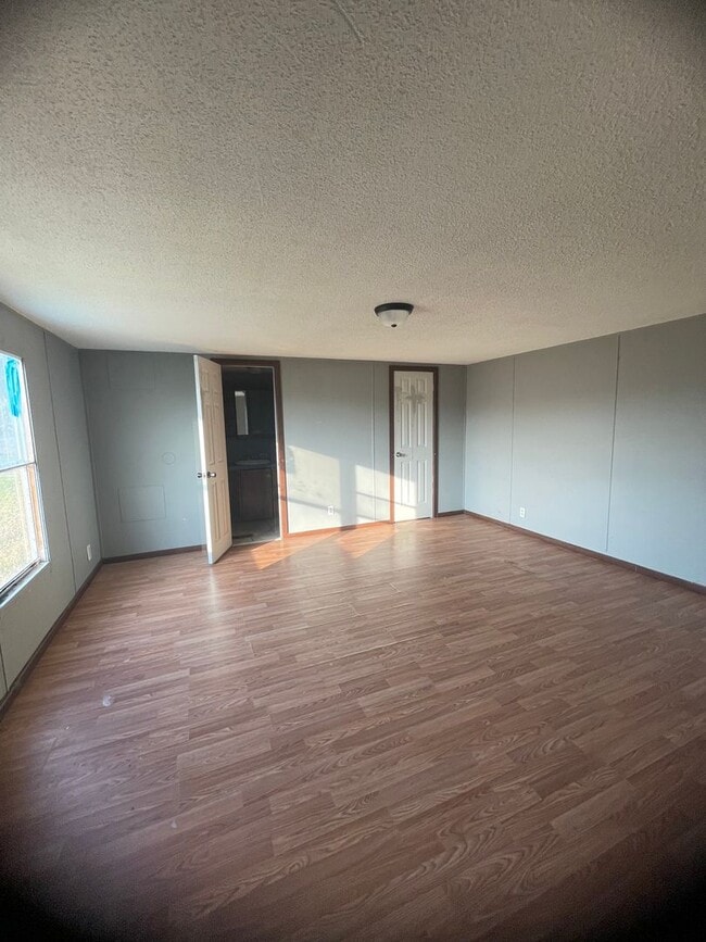 Building Photo - 2 BR 2 Bath 1,120 sq ft singlewide mobile home on 1.03 acres in Lonoke, AR