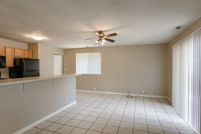 Building Photo - **$500 Move In Credit - SHORT TERM LEASE O...