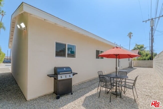Building Photo - 1221 N Azusa Ave