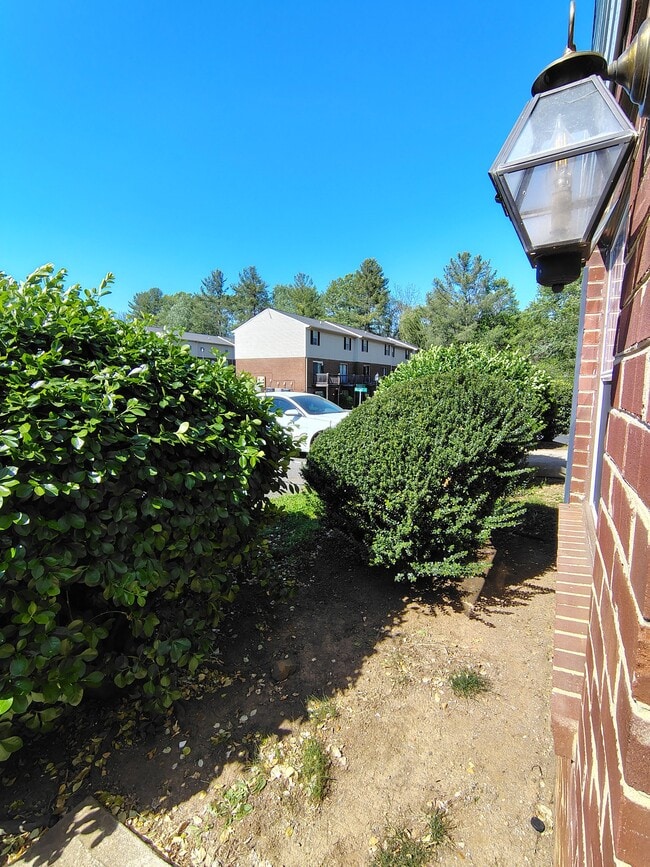 Building Photo - 16 Duiguid Dr