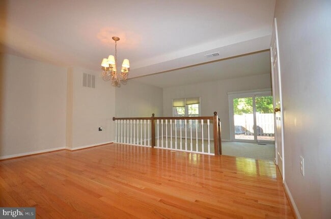 Building Photo - 5676 Ridge View Dr