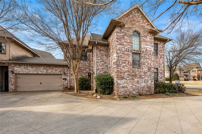 Building Photo - 2700 S Everest Ave