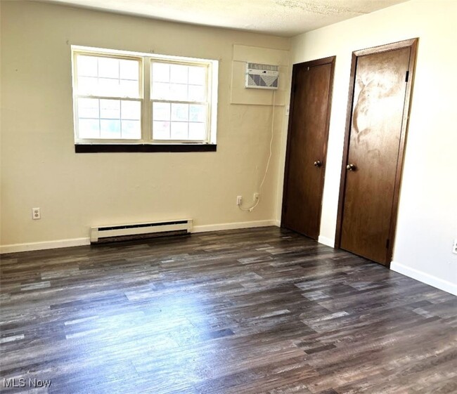 Building Photo - 230 Hallock Ave