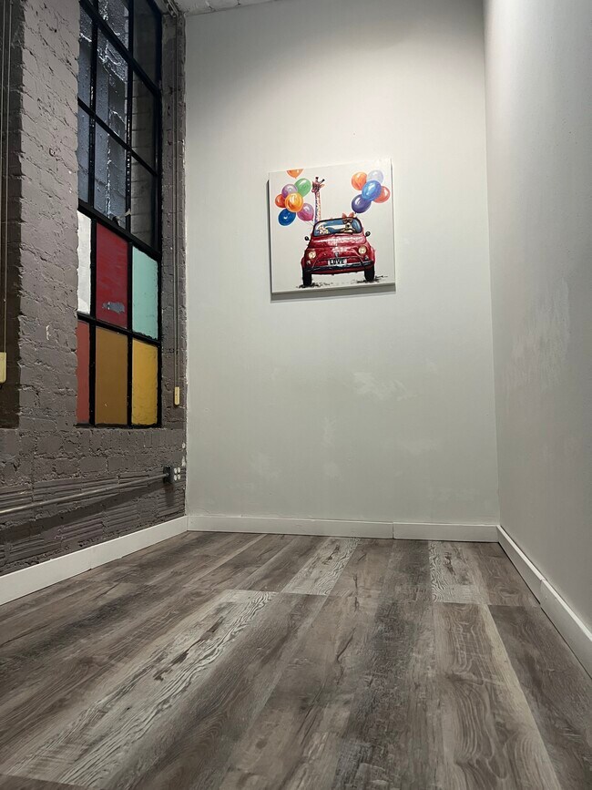 Building Photo - 1122 Jackson St