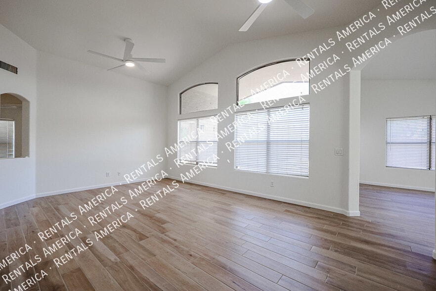 Building Photo - 2276 S Bahama Dr