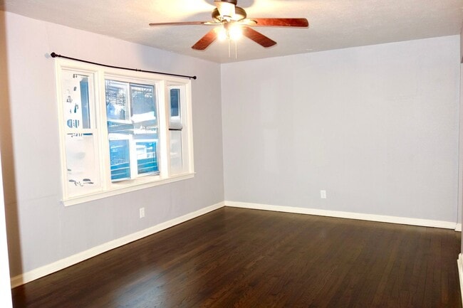 Building Photo - Cute 2 Bedroom Ranch in Shawnee