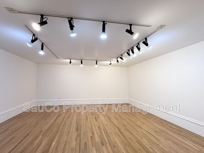 Building Photo - 1980 SW Terrace Dr