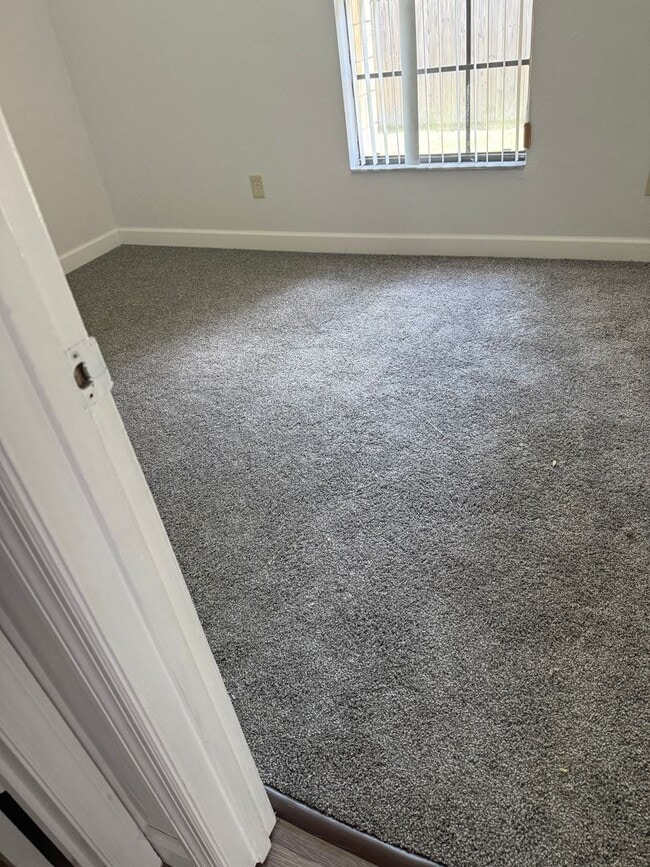 Building Photo - 2 Bd/1 Ba near UF- 857 sq/ft Apartment for...