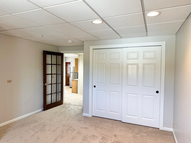 Building Photo - 40 Crystal St