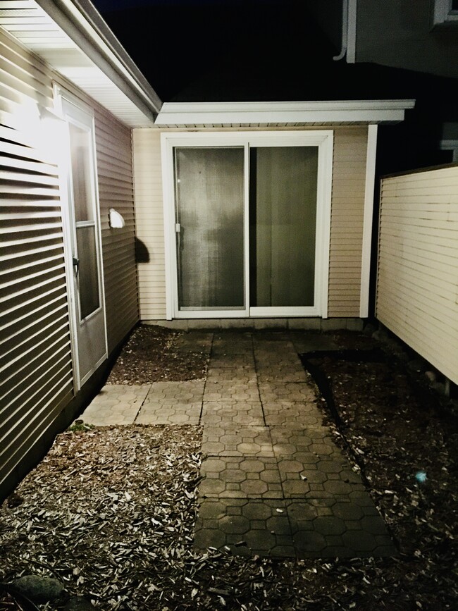 Building Photo - 620 E 92nd Pl