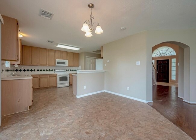 Building Photo - 4914 Jaymar Dr