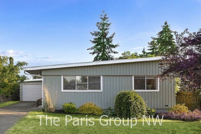 Building Photo - Remodeled Renton Highlands Home * A/C & Great Backyard