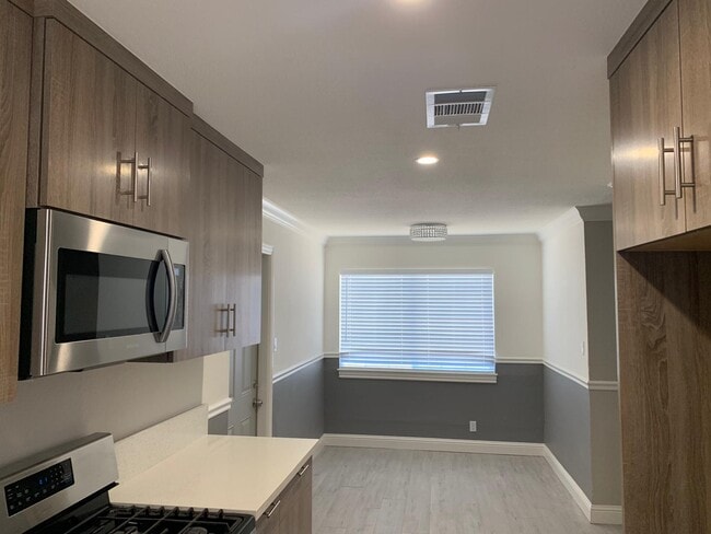 Building Photo - 2418 R St