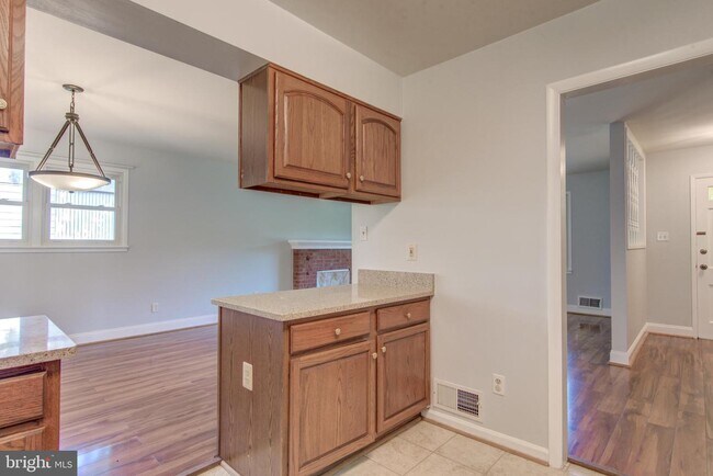 Building Photo - 8120 Drayton Ln