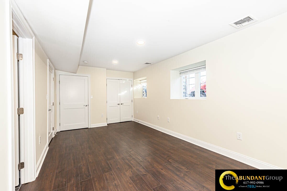 Building Photo - 48 Caldwell Rd