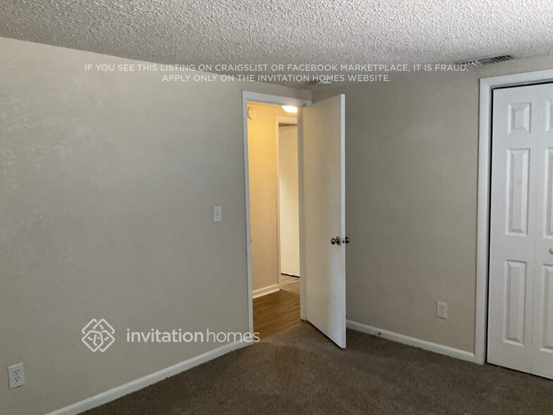 Building Photo - 7438 Oakvista Cir